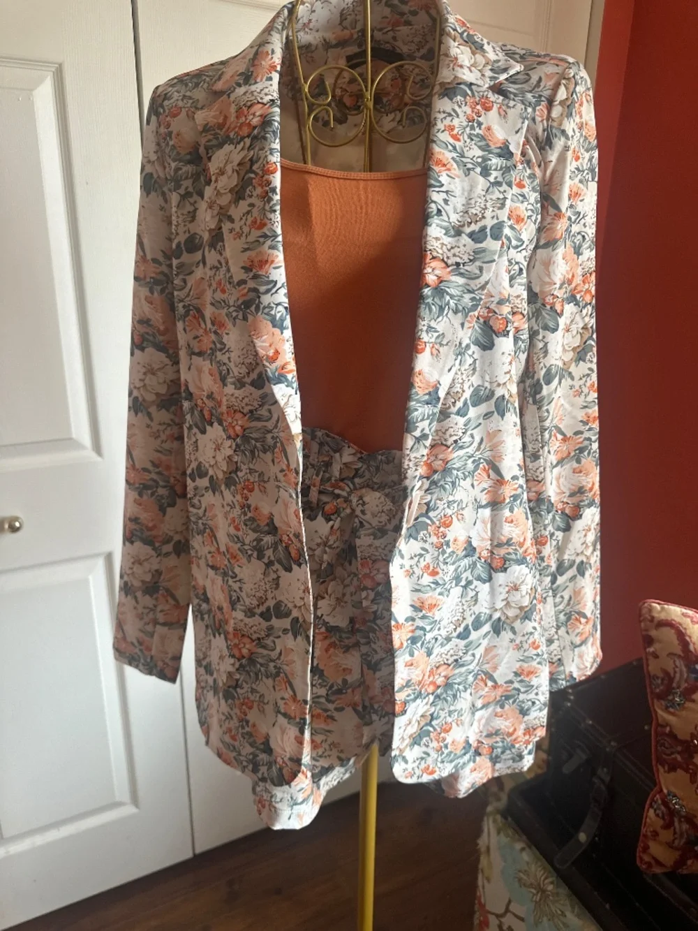 SHEIN Tall Floral Print Blazer & Paperbag Waist Belted Shorts